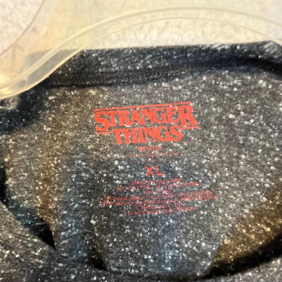 Stranger Things textured t- shirt XL - Picture 1 of 4